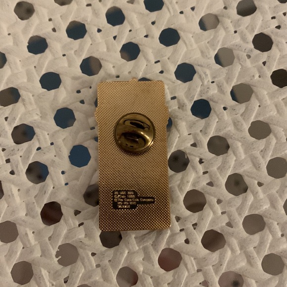 Coca-Cola Gold Olympic Mascot Pin - Picture 4 of 5